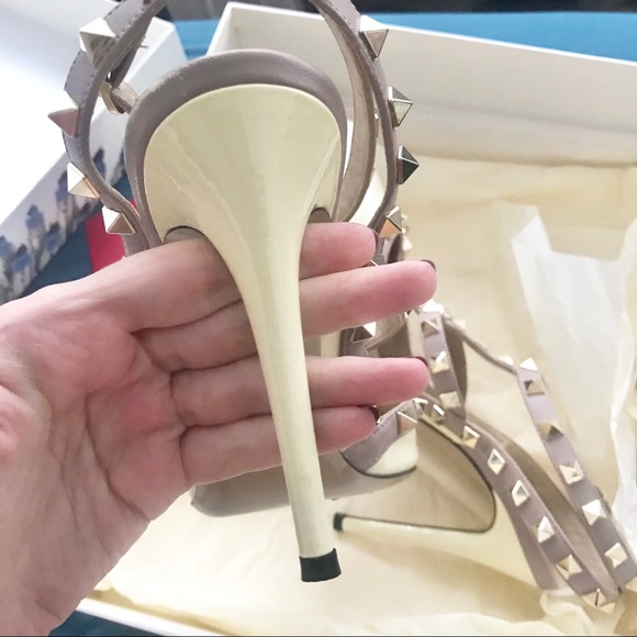 *SOLD* Valentino Rockstud Heels - Picture 4 of 8